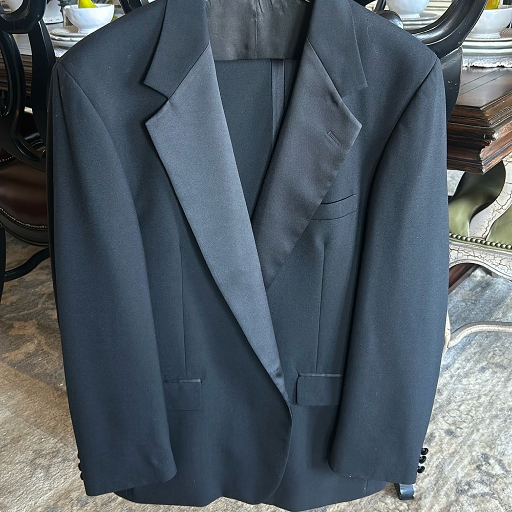 Hardwick tuxedo in black 48L